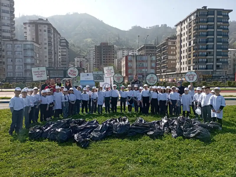 Rize’de Öğrencilerden Çevreye Duyarlı Örnek Etkinlik