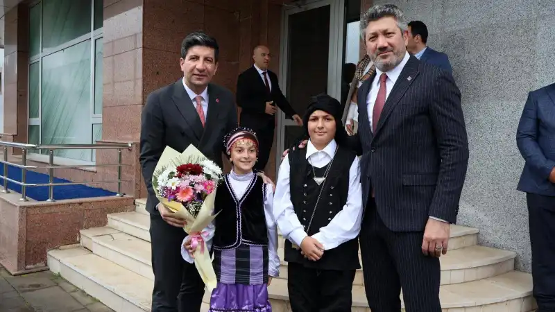 Güneysu’da 23 Nisan Coşkusu Salona Sığmadı