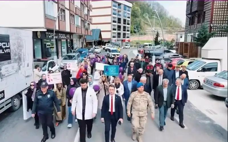 Güneysu’da Kanser Farkındalığı İçin Yürüyüş Düzenlendi