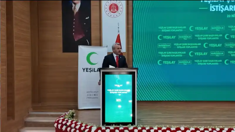 Vali Baydaş’a Yeşilay’dan “Üstün Hizmet Madalyası”