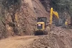 Hemşin’de Heyelan Operatörü Son Anda Kurtuldu: O Anlar Kamerada