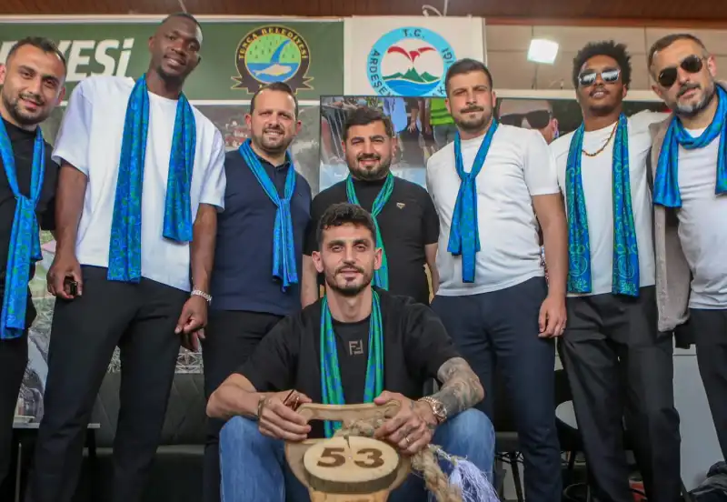 Çaykur Rizesporlu Futbolcular Ankara’daki Rize Günleri’nde Taraftarlarla Buluştu