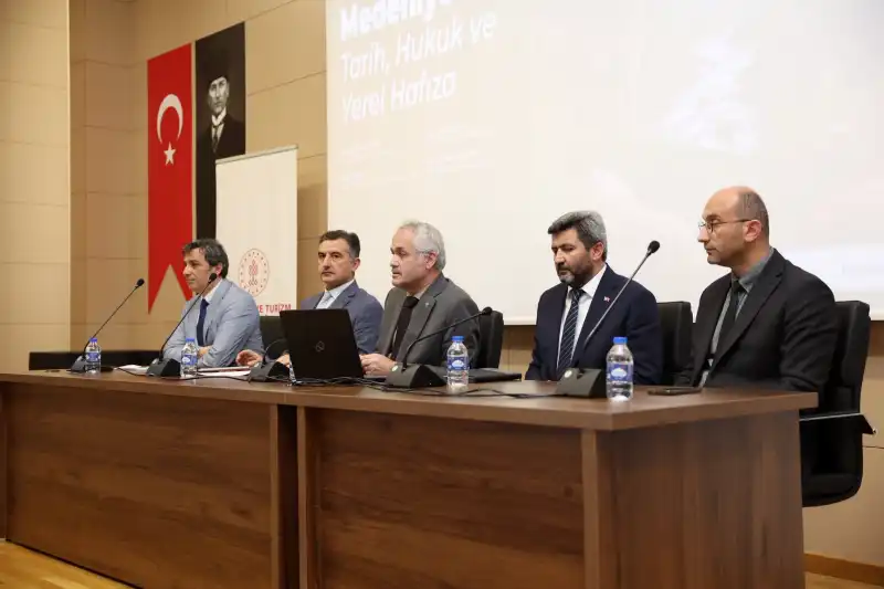 Rize’de “Vakıf Medeniyeti” Paneli