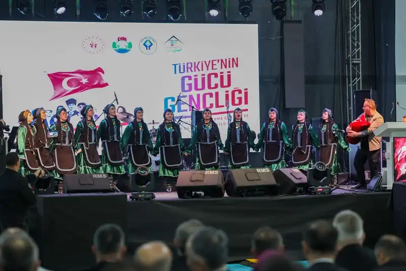 Rize’de 19 Mayıs Coşkusu Meydanları Doldurdu