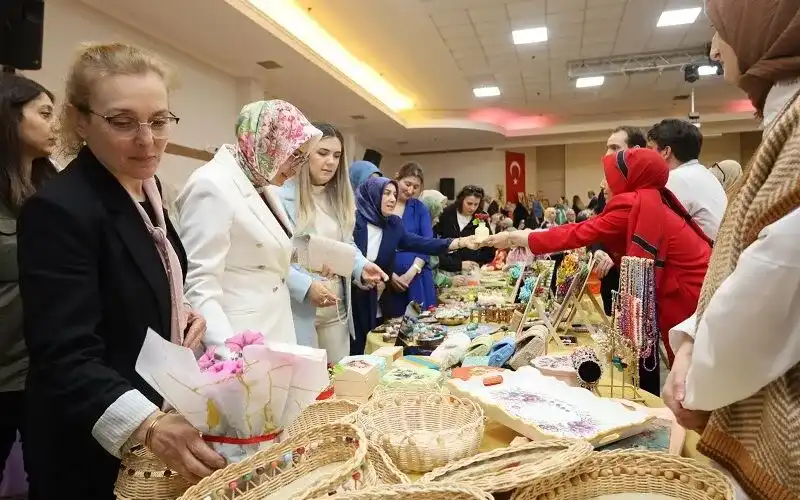 Çayeli’nde Yıl Sonu Sergisi ve Kermesi İlgi Topladı