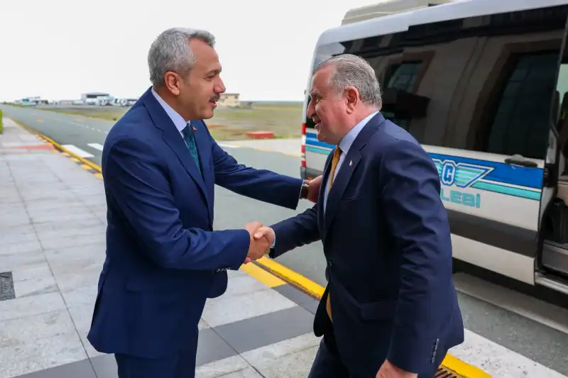 Bakan Osman Aşkın Bak Rize’de