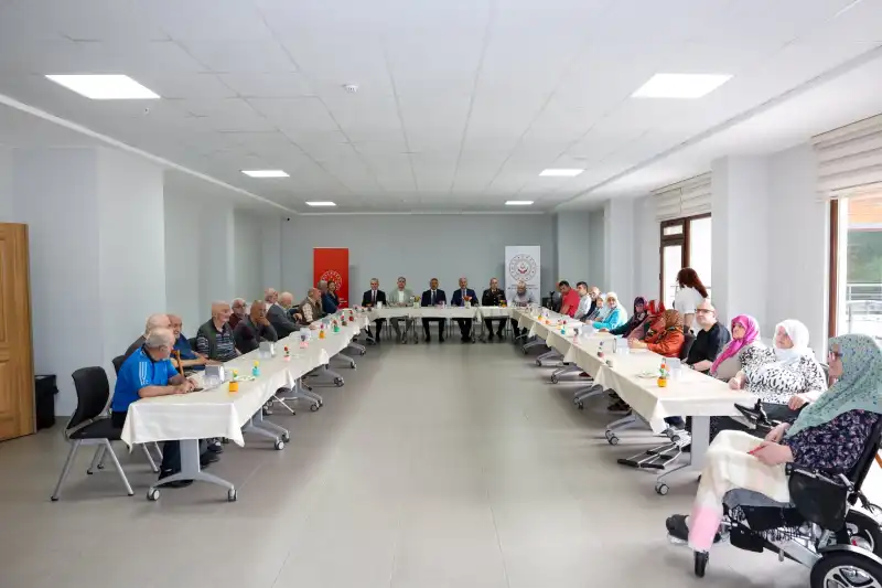 Rize’de Huzurevinde Duygu Dolu Bayramlaşma