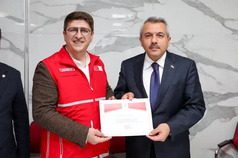 Vali Baydaş’tan Kızılay'a Destek