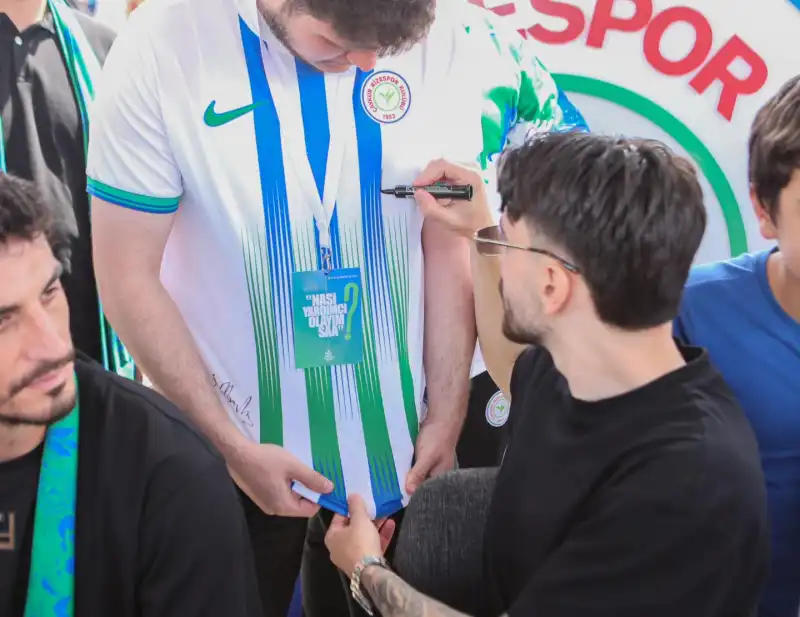 Çaykur Rizesporlu Futbolcular Ankara’daki Rize Günleri’nde Taraftarlarla Buluştu