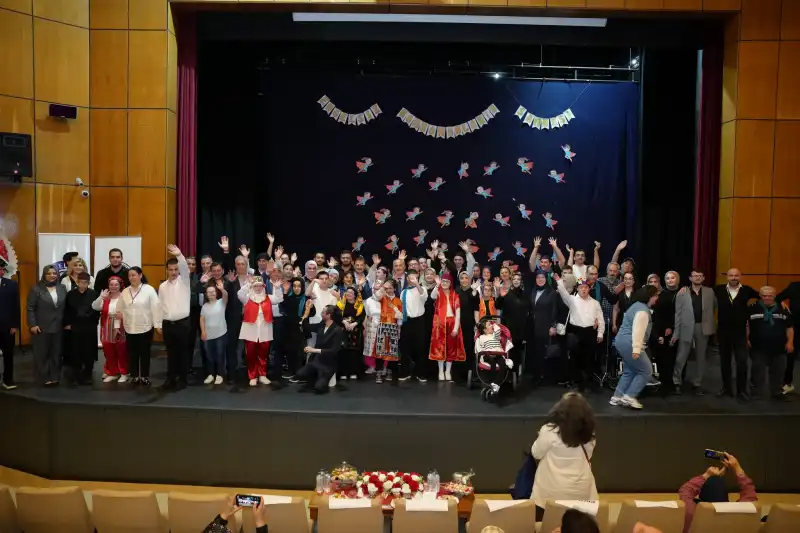 Rize’de Duygulandıran Yıl Sonu Gösterisi