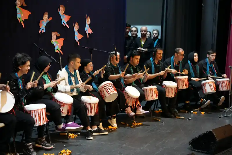 Rize’de Duygulandıran Yıl Sonu Gösterisi