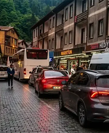 Kurban Bayramında Çamlıhemşin Trafiği Kilitlendi
