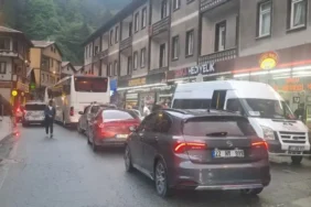 Kurban Bayramında Çamlıhemşin Trafiği Kilitlendi