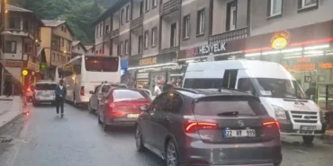 Kurban Bayramında Çamlıhemşin Trafiği Kilitlendi