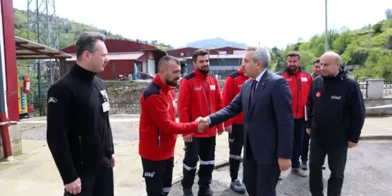 Rize Valisi Baydaş'tan AFAD Deposuna Ziyaret