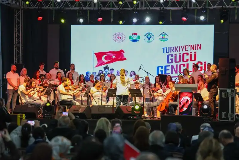 Rize’de 19 Mayıs Coşkusu Meydanları Doldurdu