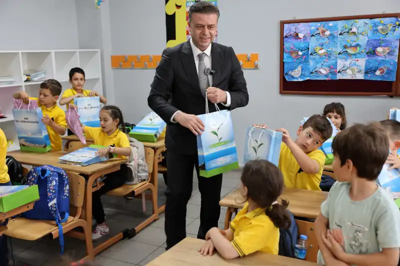 Bakan Tekin’den Rize’deki Minik Öğrencilere Anlamlı Sürpriz