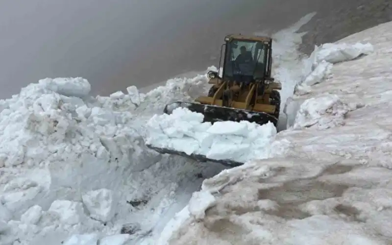 Ardeşen’nin Yayla Yollarında Haziran Ayında Kar Temizliği Başladı