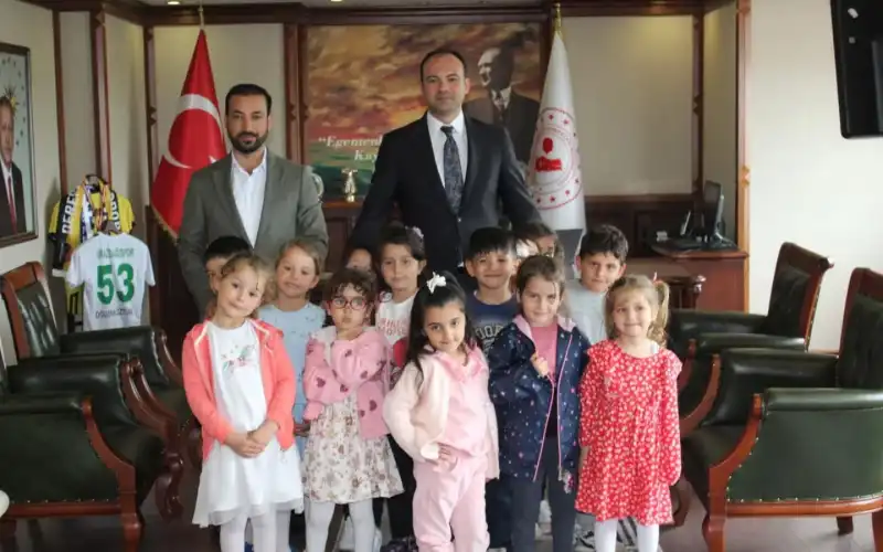 Miniklerden Derepazarı Kaymakamı Öztürk’e Anlamlı Ziyaret