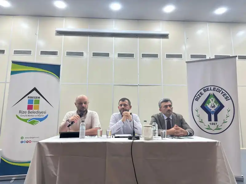 Rize'de “İnsanın Pusulası” Paneli Düzenlendi