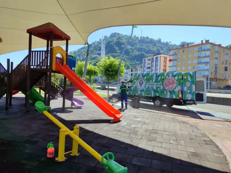 Gündoğdu Doğu Park’ta Kapsamlı Temizlik Seferberliği