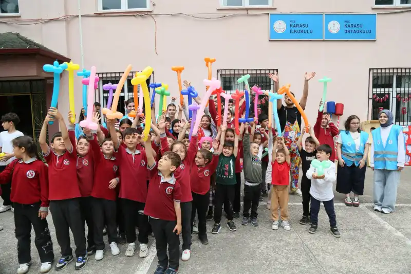 Rize'de Minik Yürekler, Kocaman Gülüşler