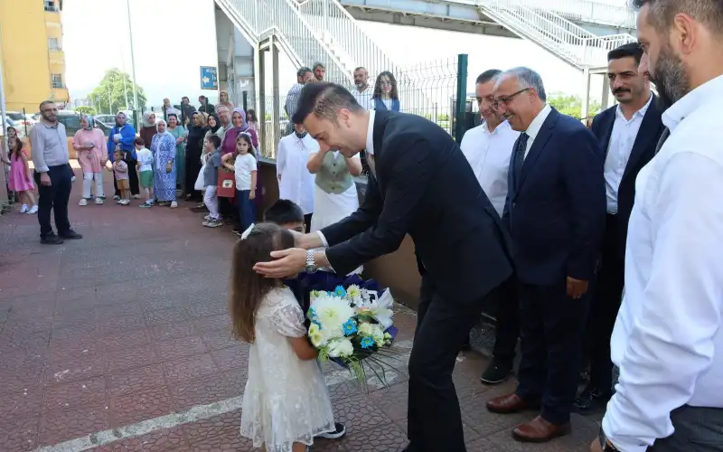Çayeli Kaymakamı'ndan Karne Sürprizi