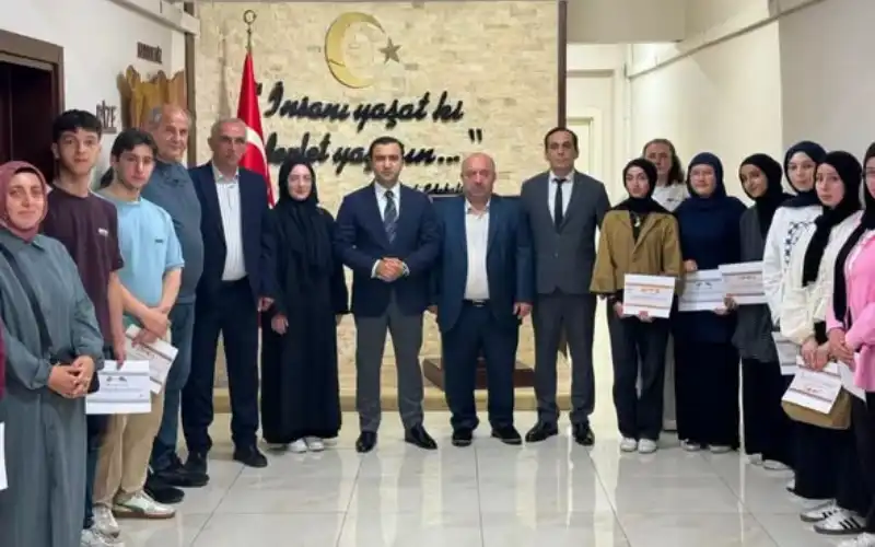 Kalkandere’de Başarılı Öğrenciler Ödüllendirildi