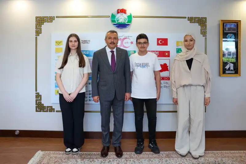 “Çayla Kitap” Projesi Öğrencilerinden Rize Valisine Ziyaret