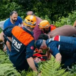 Çayeli’nde Çaylık Arazide Mahsur Kalan Vatandaş Ekiplerce Kurtarıldı