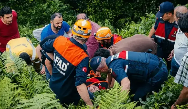 Çayeli’nde Çaylık Arazide Mahsur Kalan Vatandaş Ekiplerce Kurtarıldı