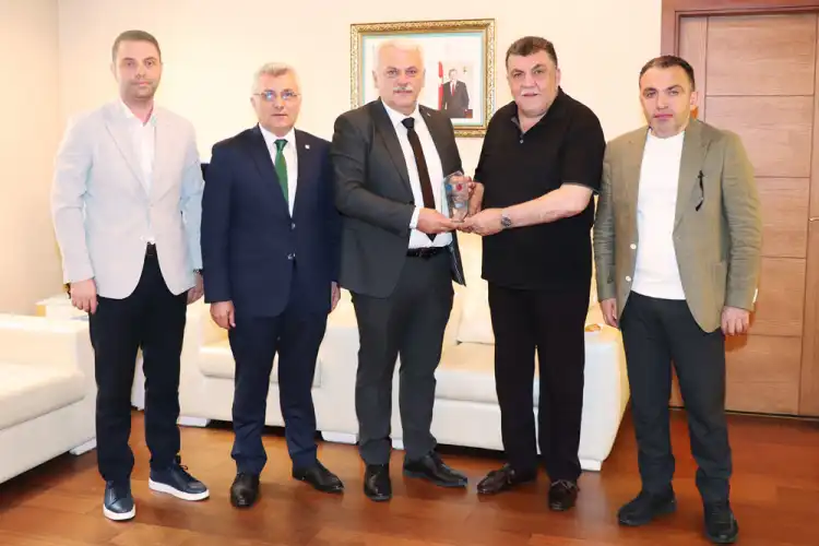 Rize SMMMO’dan RTSO’ya Anlamlı Ziyaret