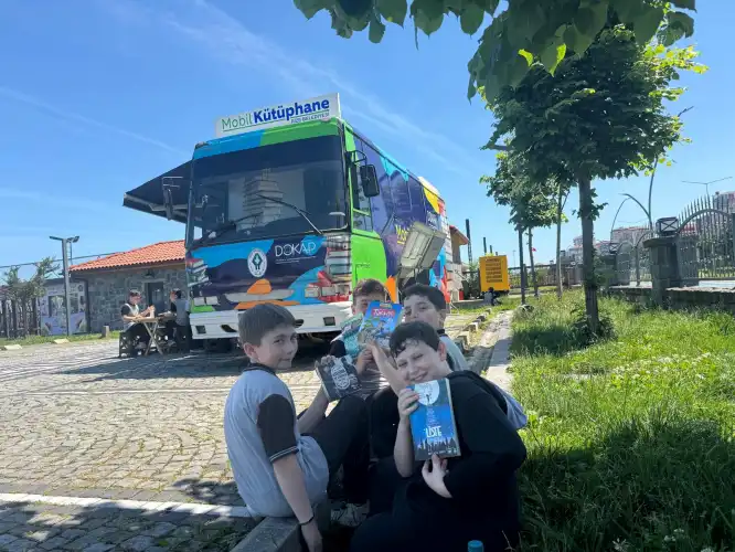 Rize'de Mobil Kütüphane Etkinliği