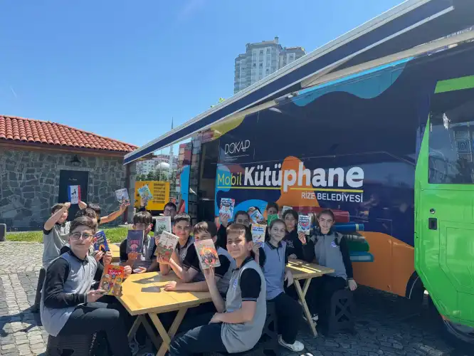 Rize'de Mobil Kütüphane Etkinliği