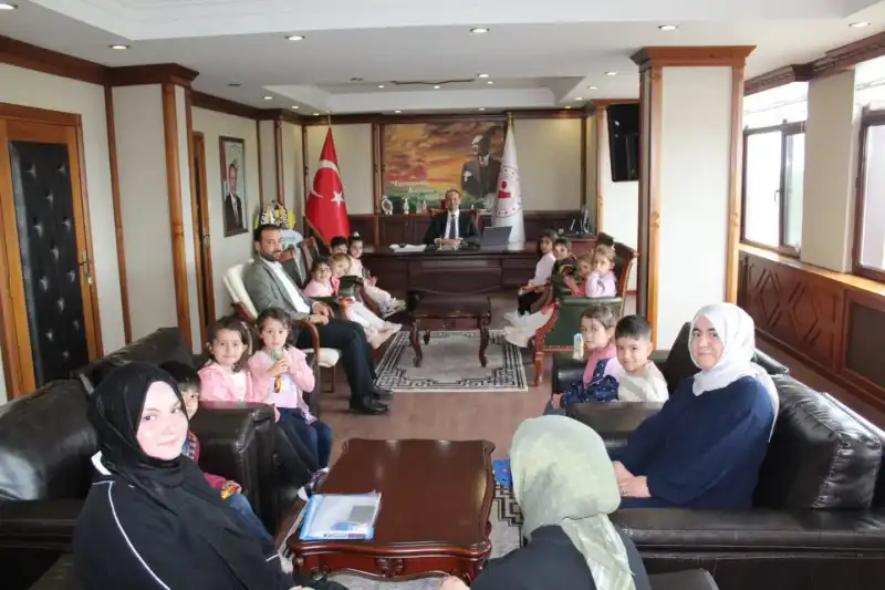 Miniklerden Derepazarı Kaymakamı Öztürk’e Anlamlı Ziyaret