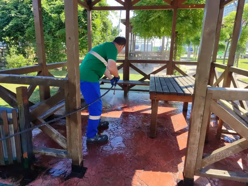 Gündoğdu Doğu Park’ta Kapsamlı Temizlik Seferberliği