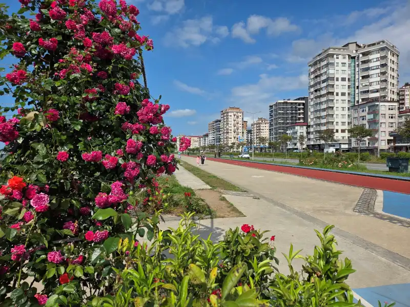 Rize Sahilinde Baharın Renkleri