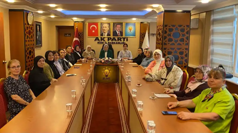 AK Parti Rize İl Kadın Kolları Toplandı