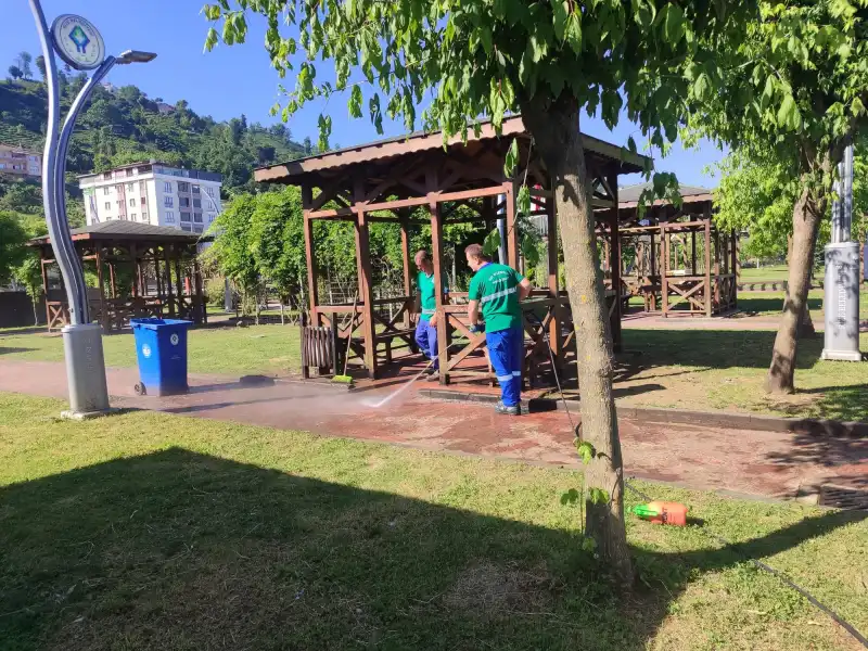 Gündoğdu Doğu Park’ta Kapsamlı Temizlik Seferberliği