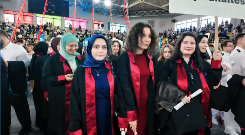 RTEÜ'de Mezuniyet Coşkusu