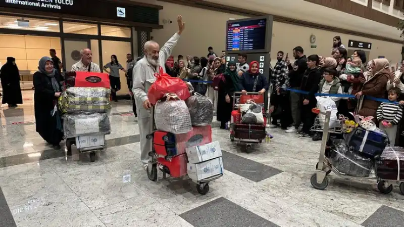 Rizeli Hacılar Dualarla Karşılandı