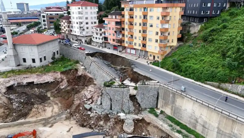 Rize’de Yurt İnşaatında Korkutan Çökme