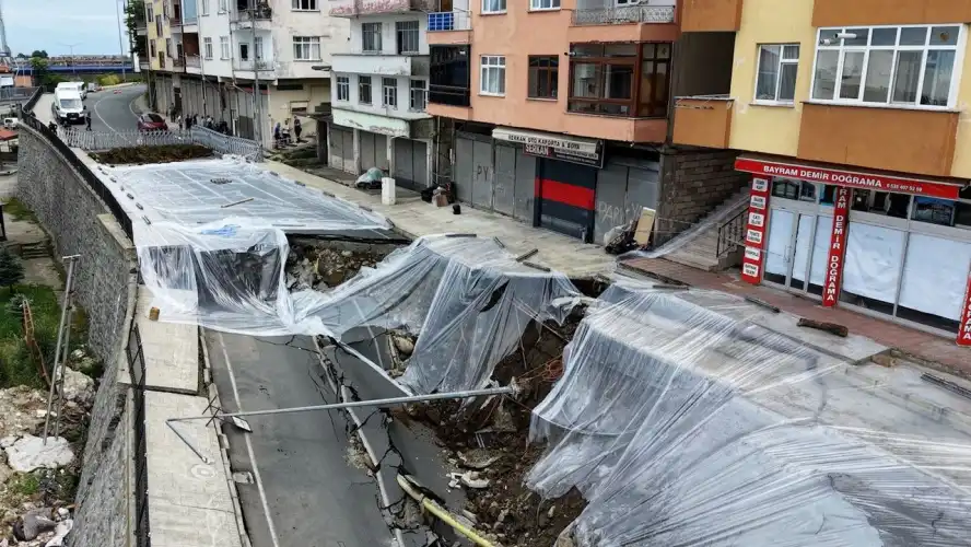 Rize'de Yol Çökmesi Sonrası Alarm