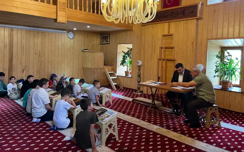 İkizdere Kaymakamı Yaylacı'dan Yaz Kur'an Kursu'na Moral Ziyareti