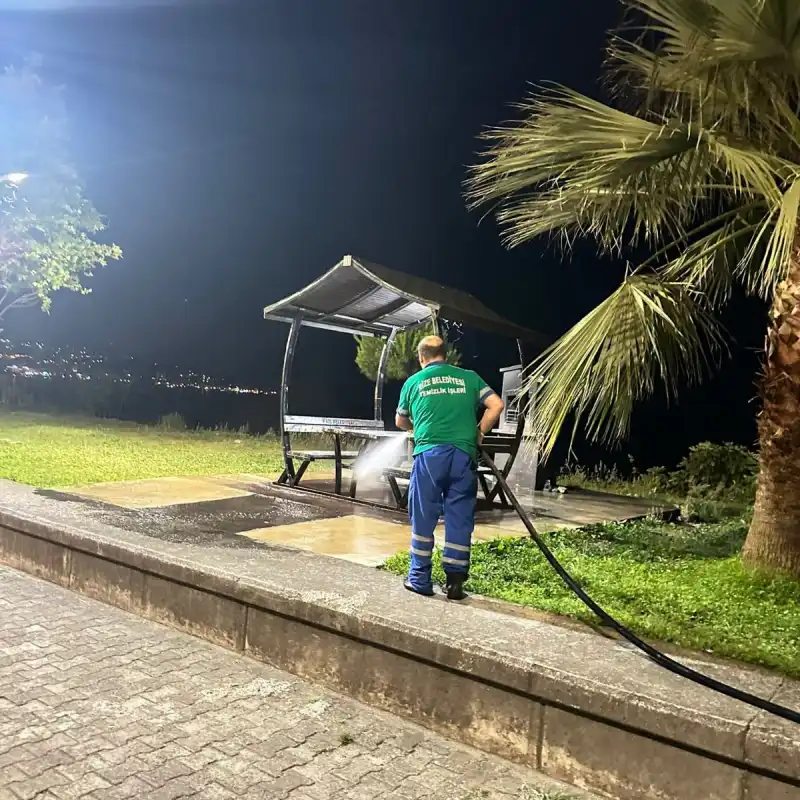 Rize’de Gece Mesaisi: Temizlik Ekipleri Sahada