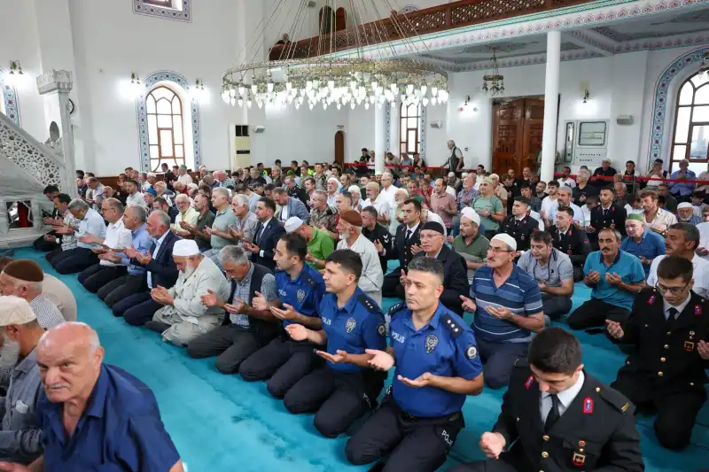 Rize’de 15 Temmuz Şehitleri İçin Mevlit Programı Düzenlendi