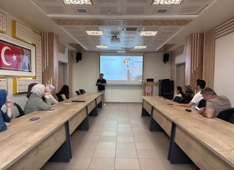Rize’de “Sağlıklı Hayat Saatleri” Kapsamında Cilt Sağlığı ve Sağlıklı Yaşlanma Eğitimi