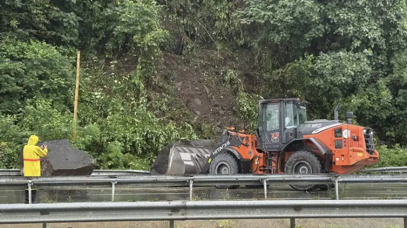 Rize'de Sağanak Kaya Düşmesine Neden Oldu