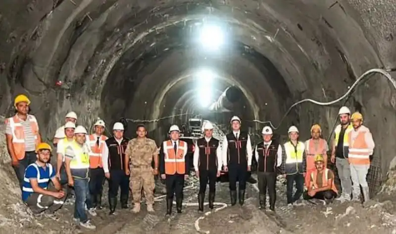 Kırık Tüneli’nde Çalışmalar Yüzde 90’a Ulaştı