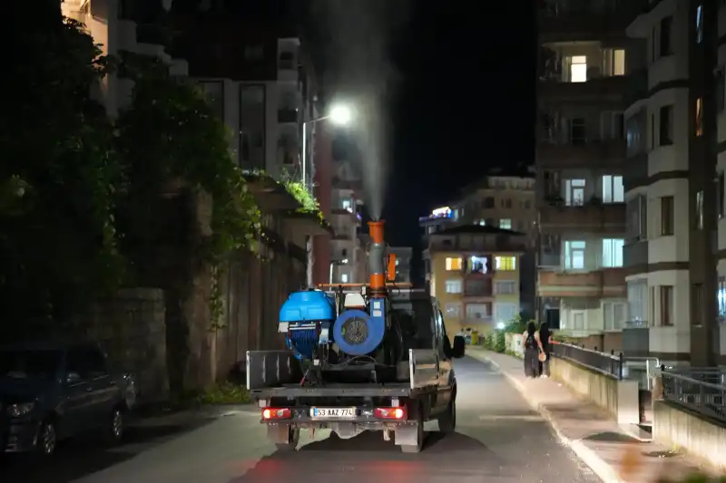 Rize’de Sivrisineklere Karşı Gece Mesaisi Sürüyor